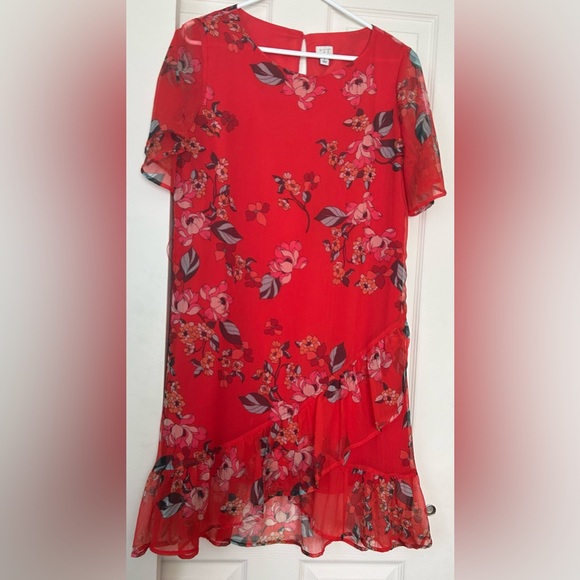 Red chiffon style floral dress with ruffle at the bottom - Picture 2 of 3